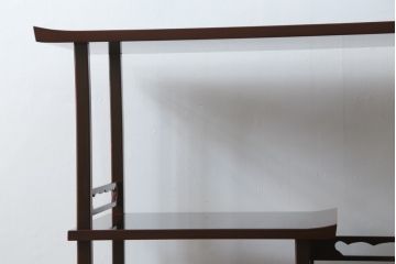 中古　美品　輪島塗り　芳山銘　草花の蒔絵が雅やかな飾り棚(茶棚、収納棚、戸棚)(R-051710)