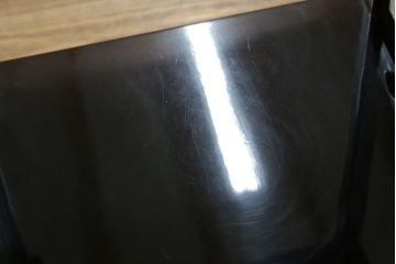 中古　美品　輪島塗り　芳山銘　草花の蒔絵が雅やかな飾り棚(茶棚、収納棚、戸棚)(R-051710)