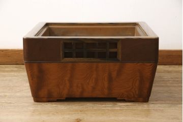 和製ヴィンテージ　ビンテージ雑貨　指物家具　高級品!桑材と黒柿材の味わいが魅力的な角火鉢(お茶道具、長火鉢)(R-051711)