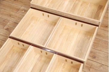中古　美品　蒔絵入り　本漆溜塗り　ほんのりと赤みがかった漆が綺麗な箪笥(定価約90万円)(和タンス、引き出し、チェスト)(R-051714)