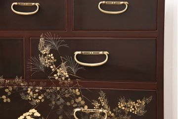 中古　美品　蒔絵入り　本漆溜塗り　ほんのりと赤みがかった漆が綺麗な箪笥(定価約90万円)(和タンス、引き出し、チェスト)(R-051714)