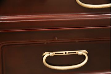 中古　美品　蒔絵入り　本溜塗り　赤みがかった漆が綺麗!和の雰囲気を高める小箪笥(定価約95万円)(和タンス、引き出し、収納棚)(R-051716)