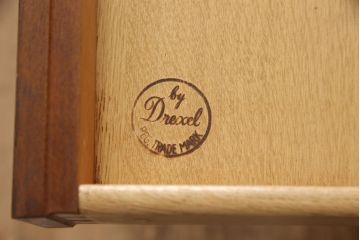 中古　アメリカ製　DREXEL HERITAGE(ドレクセルヘリテイジ)　Triune(トライユン)　キャスター付きサービス台(サーバー、キャビネット、作業台、収納棚)(R-051718)