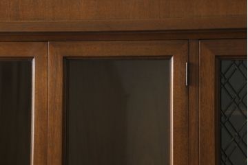 中古　DREXEL HERITAGE(ドレクセルヘリテイジ)　Triune(トライユン)　凛とした佇まいの食器棚(定価約90万円)(カップボード、キャビネット)(R-051719)