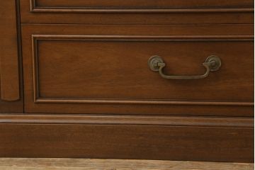中古　DREXEL HERITAGE(ドレクセルヘリテイジ)　Triune(トライユン)　凛とした佇まいの食器棚(定価約90万円)(カップボード、キャビネット)(R-051719)