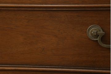 中古　DREXEL HERITAGE(ドレクセルヘリテイジ)　Triune(トライユン)　凛とした佇まいの食器棚(定価約90万円)(カップボード、キャビネット)(R-051719)