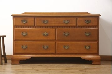 中古　美品　横浜ダニエル(daniel)　アーリーアメリカン　A-104横長整理タンス　気品漂う洗練されたデザインが魅力的なチェスト(引き出し、洋服タンス、サイドボード)(R-051722)
