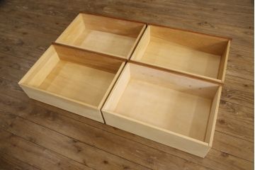 中古　美品　横浜ダニエル(daniel)　アーリーアメリカン　A-104横長整理タンス　気品漂う洗練されたデザインが魅力的なチェスト(引き出し、洋服タンス、サイドボード)(R-051722)