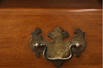 中古　美品　横浜ダニエル(daniel)　アーリーアメリカン　A-104横長整理タンス　気品漂う洗練されたデザインが魅力的なチェスト(引き出し、洋服タンス、サイドボード)(R-051722)