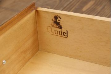 中古　美品　横浜ダニエル(daniel)　アーリーアメリカン　A-102型和タンス(定価約150万円)(引き出し、衣装盆、和箪笥、衣装箪笥、着物箪笥)(R-051723)