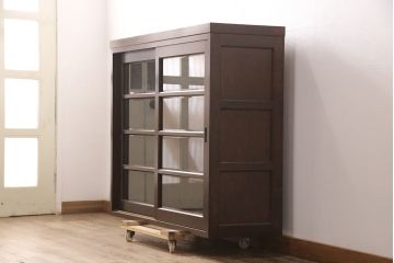 中古　松本民芸家具　天板・脚(台輪)付きリメイク　落ち着きのある色味が魅力のシンプルな収納棚(本箱、ブックケース、サイドキャビネット、陳列棚、飾り棚、店舗什器)(R-051724)