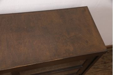 中古　松本民芸家具　天板・脚(台輪)付きリメイク　落ち着きのある色味が魅力のシンプルな収納棚(本箱、ブックケース、サイドキャビネット、陳列棚、飾り棚、店舗什器)(R-051724)