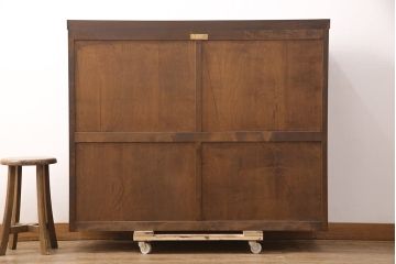 中古　松本民芸家具　天板・脚(台輪)付きリメイク　落ち着きのある色味が魅力のシンプルな収納棚(本箱、ブックケース、サイドキャビネット、陳列棚、飾り棚、店舗什器)(R-051724)