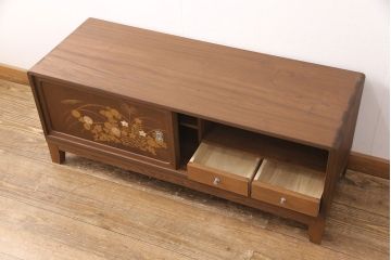中古　極上美品　脚付きリメイク　金蒔絵と螺鈿が素晴らしい!落ち着いた佇まいが魅力のローボード(テレビ台、テレビボード、収納棚、リビングボード)(R-051726)