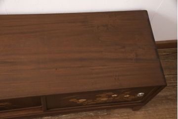 中古　極上美品　脚付きリメイク　金蒔絵と螺鈿が素晴らしい!落ち着いた佇まいが魅力のローボード(テレビ台、テレビボード、収納棚、リビングボード)(R-051726)