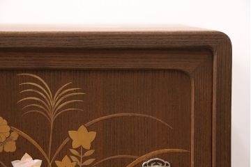 中古　極上美品　脚付きリメイク　金蒔絵と螺鈿が素晴らしい!落ち着いた佇まいが魅力のローボード(テレビ台、テレビボード、収納棚、リビングボード)(R-051726)
