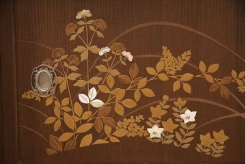 中古　極上美品　脚付きリメイク　金蒔絵と螺鈿が素晴らしい!落ち着いた佇まいが魅力のローボード(テレビ台、テレビボード、収納棚、リビングボード)(R-051726)