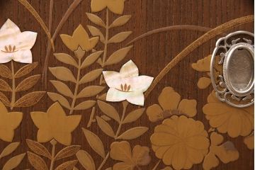 中古　極上美品　脚付きリメイク　金蒔絵と螺鈿が素晴らしい!落ち着いた佇まいが魅力のローボード(テレビ台、テレビボード、収納棚、リビングボード)(R-051726)