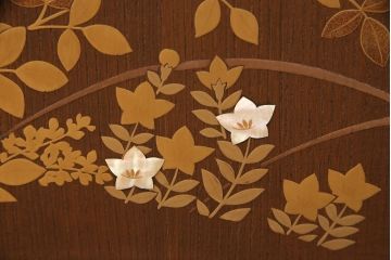 中古　極上美品　脚付きリメイク　金蒔絵と螺鈿が素晴らしい!落ち着いた佇まいが魅力のローボード(テレビ台、テレビボード、収納棚、リビングボード)(R-051726)