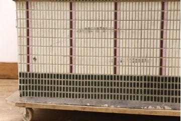 和製アンティーク　Rガラス　タイル張りが魅力!レトロな空間づくりに活躍するガラスケース(ショーケース、陳列棚、店舗什器、曲げガラス、L型ガラスケース)(R-051727)