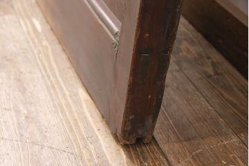 アンティーク建具　ヒノキ材・腰板ケヤキ材　上品さと重厚感を兼ね備えた富山蔵戸1枚(格子蔵戸、玄関戸、玄関ドア、引き戸)(R-051730)