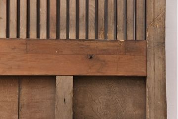 アンティーク建具　ヒノキ材・腰板ケヤキ材　玉杢　赤みがかった木肌と品のある金具が魅力の格子蔵戸1枚(玄関戸、玄関ドア、引き戸)(R-051731)