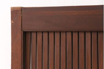 アンティーク建具　総ケヤキ材　上品なデザインの金具が魅力的な格子蔵戸1枚(玄関戸、玄関ドア、引き戸)(R-051733)