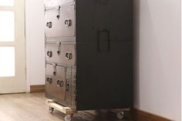 和製アンティーク　明治大正期　前面ケヤキ材・玉杢　味わいのある二段重ね時代箪笥 (和箪笥、収納箪笥、引き出し)(R-051734)