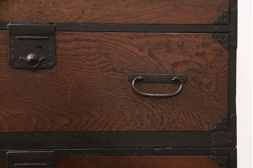 和製アンティーク　明治大正期　前面ケヤキ材・玉杢　味わいのある二段重ね時代箪笥 (和箪笥、収納箪笥、引き出し)(R-051734)