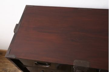 和製アンティーク　総桐材　和の風格漂う黒漆塗りが魅力の庄内箪笥(時代箪笥、重ね箪笥、引き出し)(R-051735)