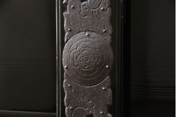 和製アンティーク　総桐材　和の風格漂う黒漆塗りが魅力の庄内箪笥(時代箪笥、重ね箪笥、引き出し)(R-051735)