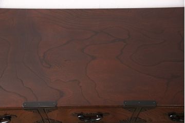 中古　欅産業　木目が美しく高級感溢れる漆塗りの仙台箪笥 (衣装箪笥、タンス、引き出し)(R-051736)
