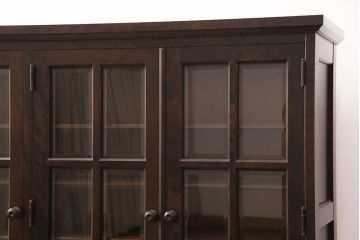 中古　北海道民芸家具　脚(台輪)付きリメイク　品のある佇まいがお洒落な収納棚(食器棚、戸棚、飾り棚、サイドキャビネット、サイドボード、ブックケース、本箱)(R-051743)