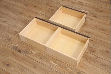 中古　北海道民芸家具　天板リメイク　品のある佇まいがお洒落なキャビネット(食器棚、戸棚、飾り棚、サイドボード、ブックケース、本箱)(R-051744)