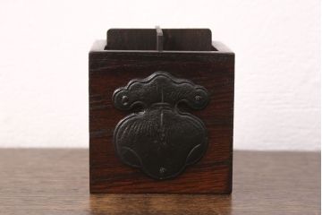 中古　美品　岩谷堂箪笥　巾着モチーフの金具が目を引くペン立て(ペンスタンド)(R-051746)