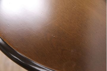 和製ヴィンテージ　飛騨産業　キツツキ　丸い天板のサイドテーブル(飾り台、花台)(R-051749)