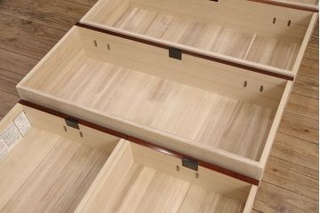 中古　美品　欅産業製　ケヤキの杢目と拭き漆塗りの艶が見事な仙台箪笥(チェスト、引き出し、和タンス)(R-051751)
