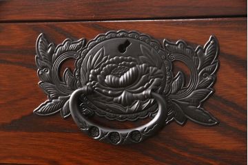 中古　美品　欅産業製　ケヤキの杢目と拭き漆塗りの艶が見事な仙台箪笥(チェスト、引き出し、和タンス)(R-051751)