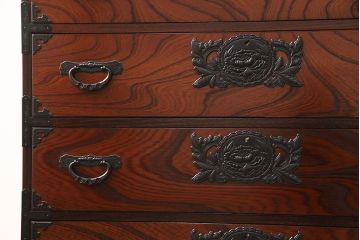 中古　美品　欅産業製　ケヤキの杢目と拭き漆塗りの艶が見事な仙台箪笥(チェスト、引き出し、和タンス)(R-051751)