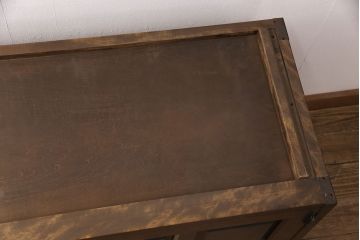 中古　北海道民芸家具　天板・脚(台輪)付きリメイク　高級感とシックな印象を与える、衣装盆付きのローボード(引き出し、チェスト、リビングボード、テレビ台、テレビボード、着物箪笥)(R-051757)