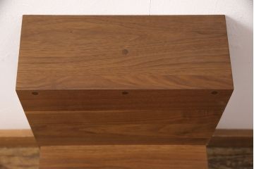 中古　アカセ木工　MASTERWAL(マスターウォール)　ウォールナット材　サイドテーブルとしても活躍する収納付きチェア(スツール、板座チェア)(R-051760)