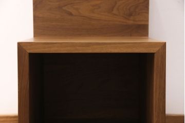 中古　アカセ木工　MASTERWAL(マスターウォール)　ウォールナット材　サイドテーブルとしても活躍する収納付きチェア(スツール、板座チェア)(R-051760)