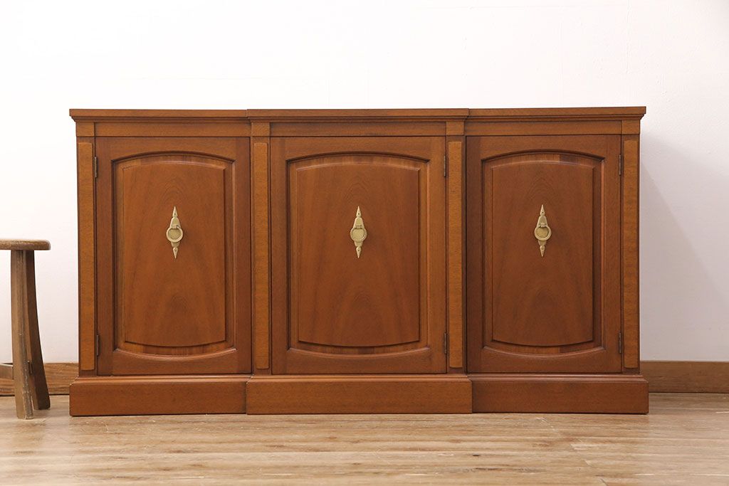 中古　美品　DREXEL HERITAGE(ドレクセルヘリテイジ)　Triune(トライユン)　クラシカルな佇まいのサイドボード(キャビネット、リビングボード)(定価約54万円)(R-051761)