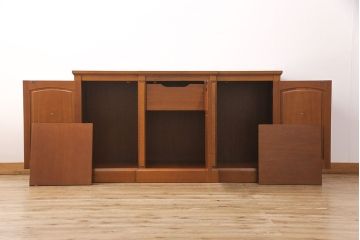 中古　美品　DREXEL HERITAGE(ドレクセルヘリテイジ)　Triune(トライユン)　クラシカルな佇まいのサイドボード(キャビネット、リビングボード)(定価約54万円)(R-051761)