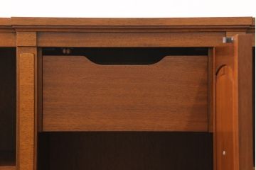 中古　美品　DREXEL HERITAGE(ドレクセルヘリテイジ)　Triune(トライユン)　クラシカルな佇まいのサイドボード(キャビネット、リビングボード)(定価約54万円)(R-051761)