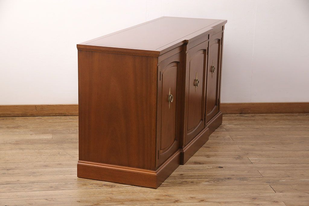 中古　美品　DREXEL HERITAGE(ドレクセルヘリテイジ)　Triune(トライユン)　クラシカルな佇まいのサイドボード(キャビネット、リビングボード)(定価約54万円)(R-051761)