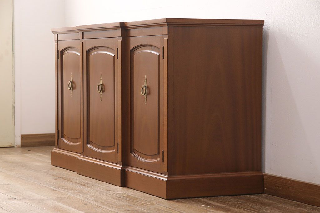 中古　美品　DREXEL HERITAGE(ドレクセルヘリテイジ)　Triune(トライユン)　クラシカルな佇まいのサイドボード(キャビネット、リビングボード)(定価約54万円)(R-051761)