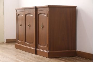 中古　美品　DREXEL HERITAGE(ドレクセルヘリテイジ)　Triune(トライユン)　クラシカルな佇まいのサイドボード(キャビネット、リビングボード)(定価約54万円)(R-051761)