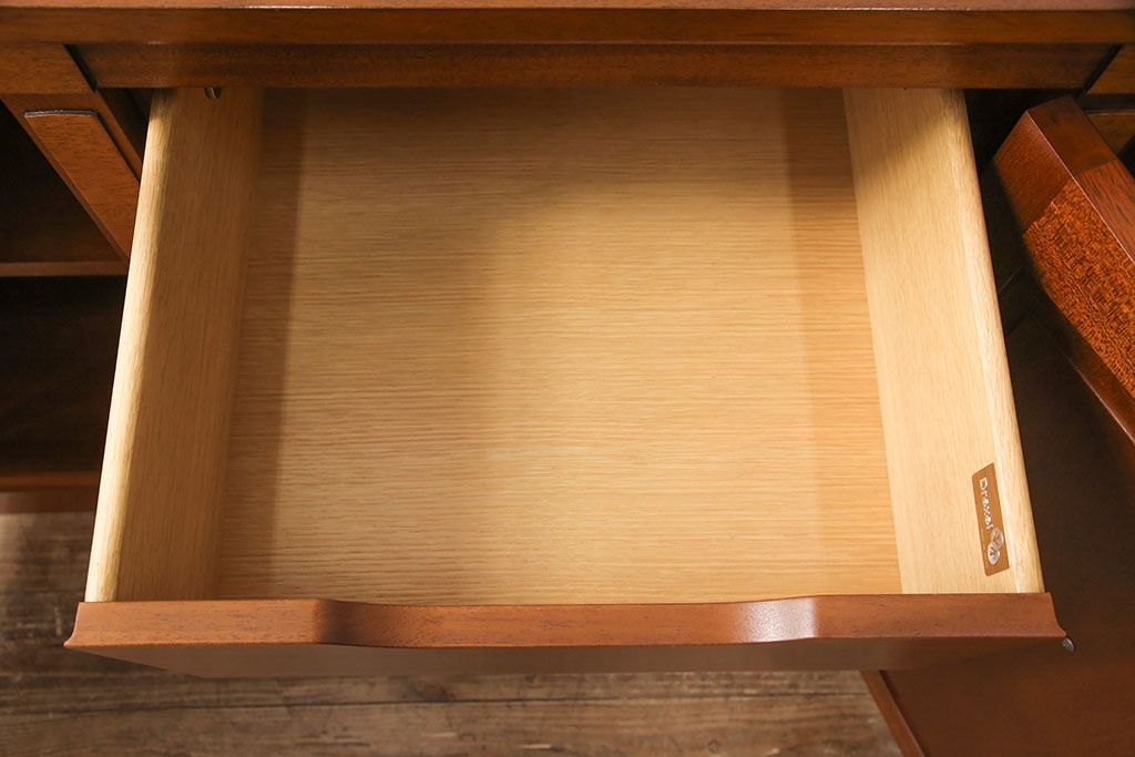 中古　美品　DREXEL HERITAGE(ドレクセルヘリテイジ)　Triune(トライユン)　クラシカルな佇まいのサイドボード(キャビネット、リビングボード)(定価約54万円)(R-051761)