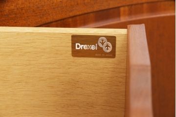中古　美品　DREXEL HERITAGE(ドレクセルヘリテイジ)　Triune(トライユン)　クラシカルな佇まいのサイドボード(キャビネット、リビングボード)(定価約54万円)(R-051761)